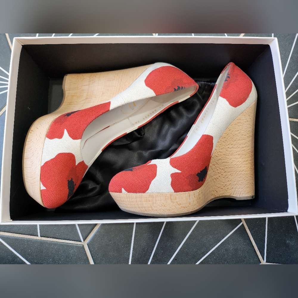 YSL Super Cute Poppy Wedges (38.5)